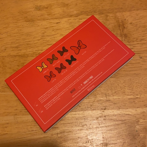 Limited Edition Dose of colors x Disney Eyeshadow Palette - Picture 3 of 5